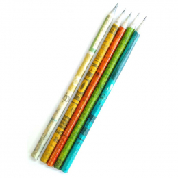 5 crayons en papier journal recyclé