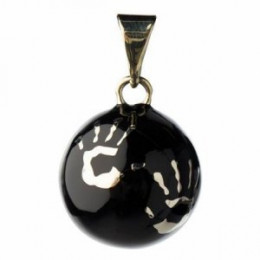 Zwarte Bola met handen